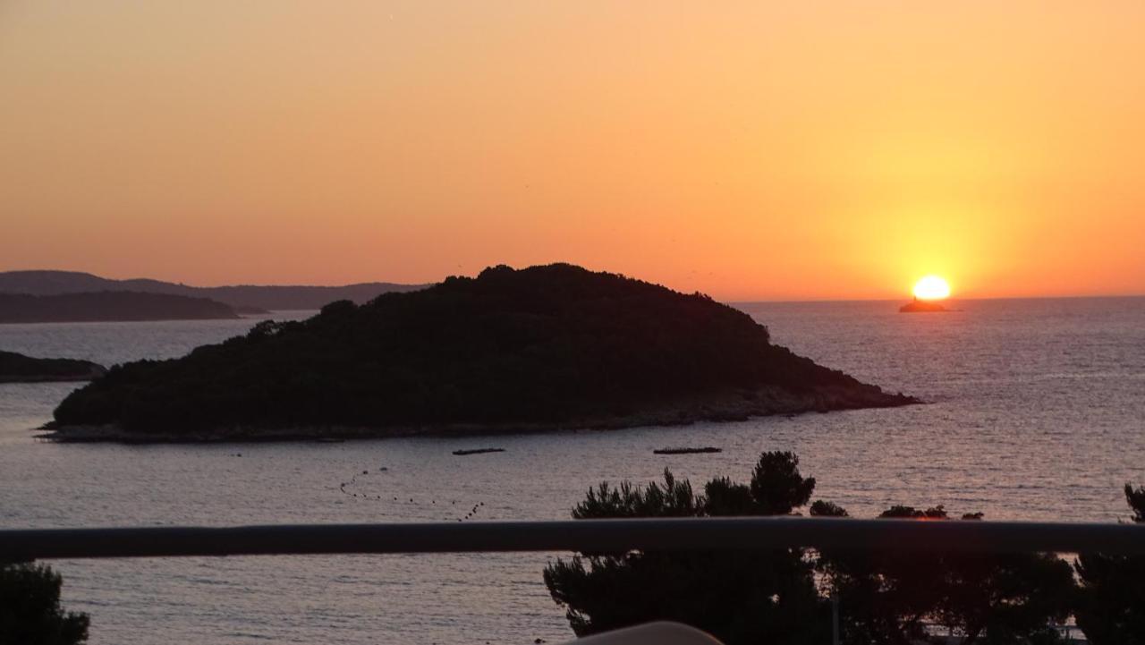 Hotel Ardiani Ksamil Bagian luar foto