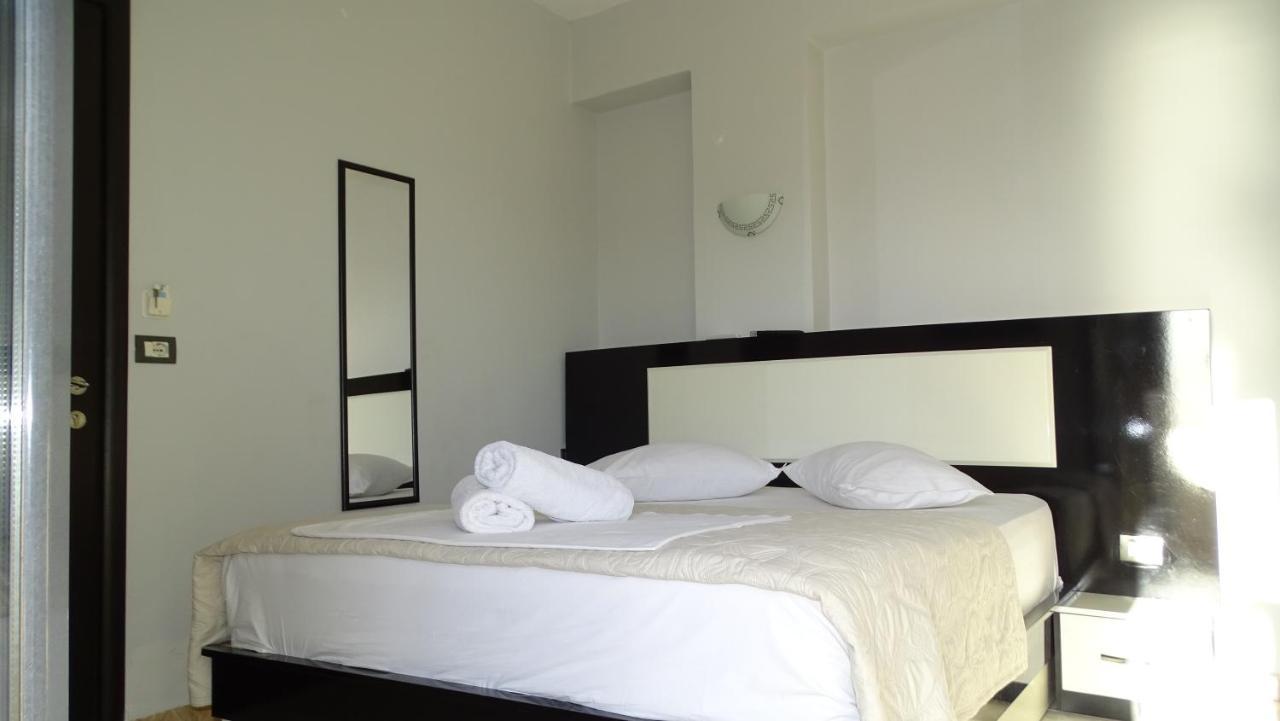 Hotel Ardiani Ksamil Bagian luar foto